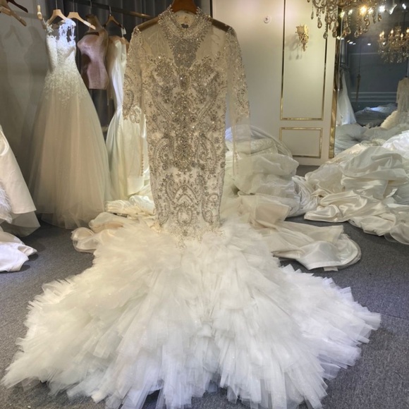 Wedding dress with beading (Amanda Novias) BRAND NEW ! - Picture 3 of 6